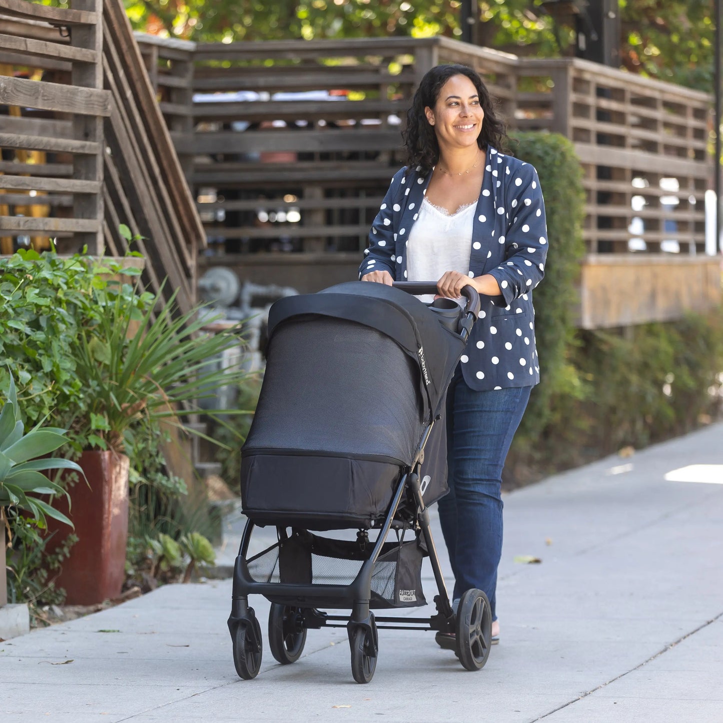 Coche de Viaje Passport® Carriage DLX, con Silla de Auto Infantil EZ-Lift™ PLUS, Babytrend