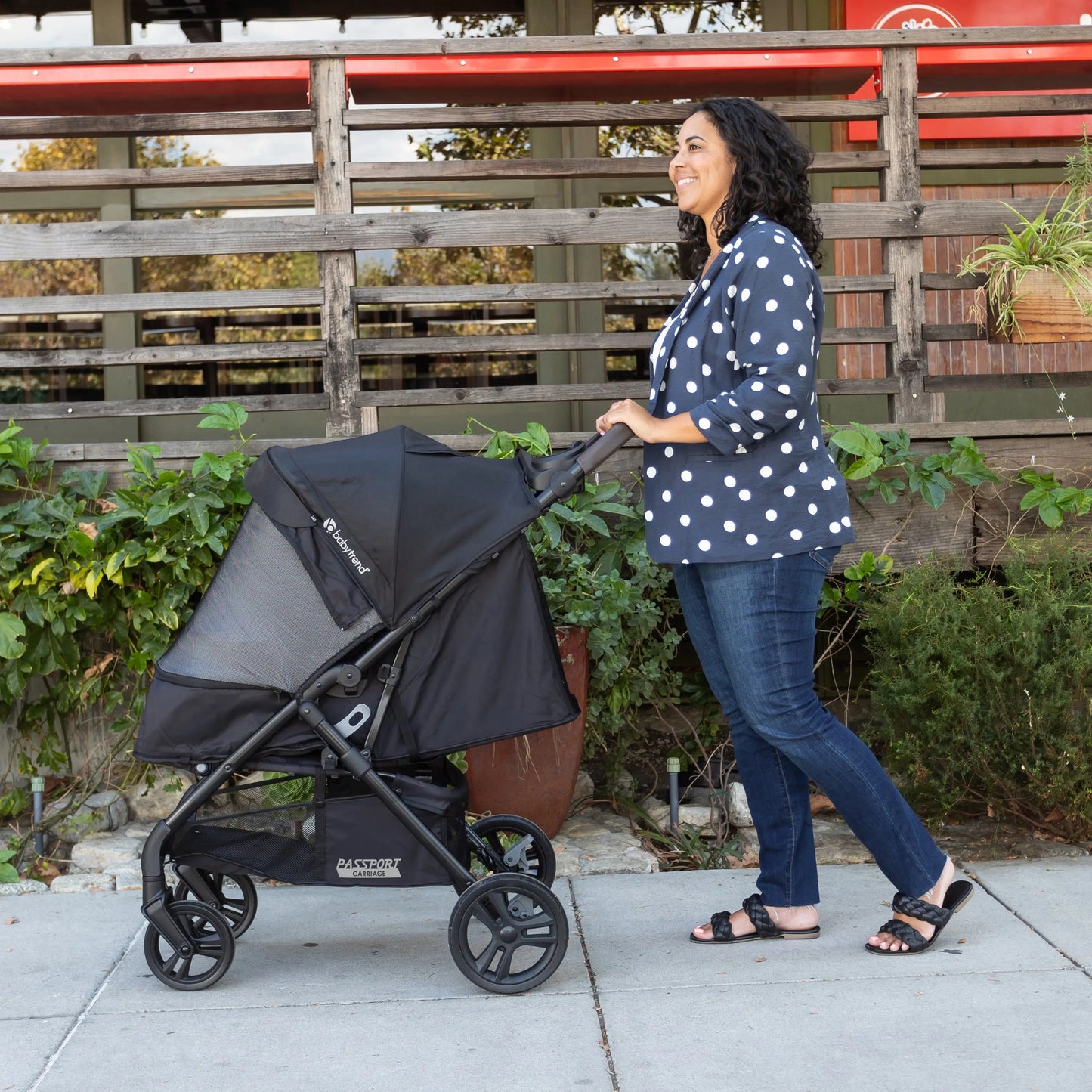 Coche de Viaje Passport® Carriage DLX, con Silla de Auto Infantil EZ-Lift™ PLUS, Babytrend