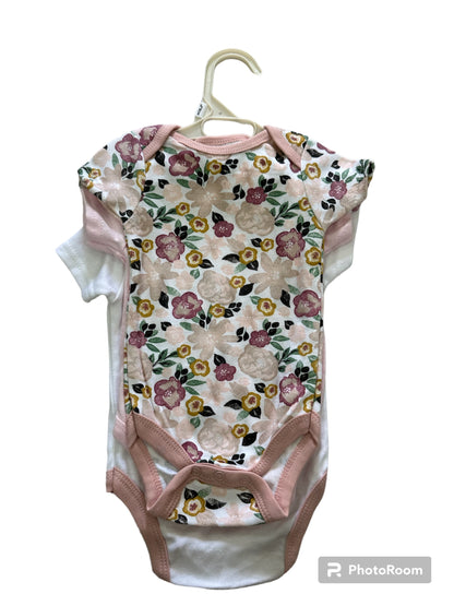 Set de 3 Onesies con Estampado de Flores Rosas, Chick Pea