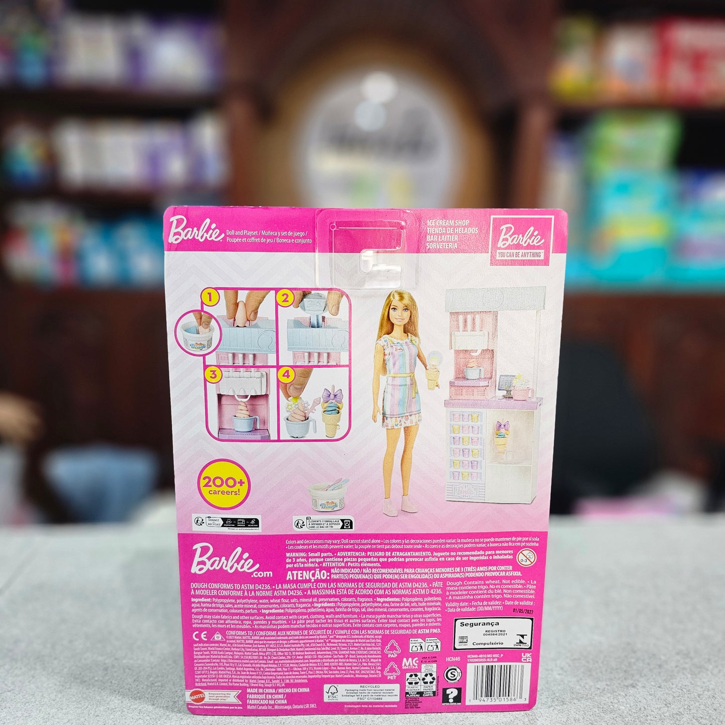 Barbie. Juego de Heladería. Maquina de Helados, moldes, masa y accesorios.